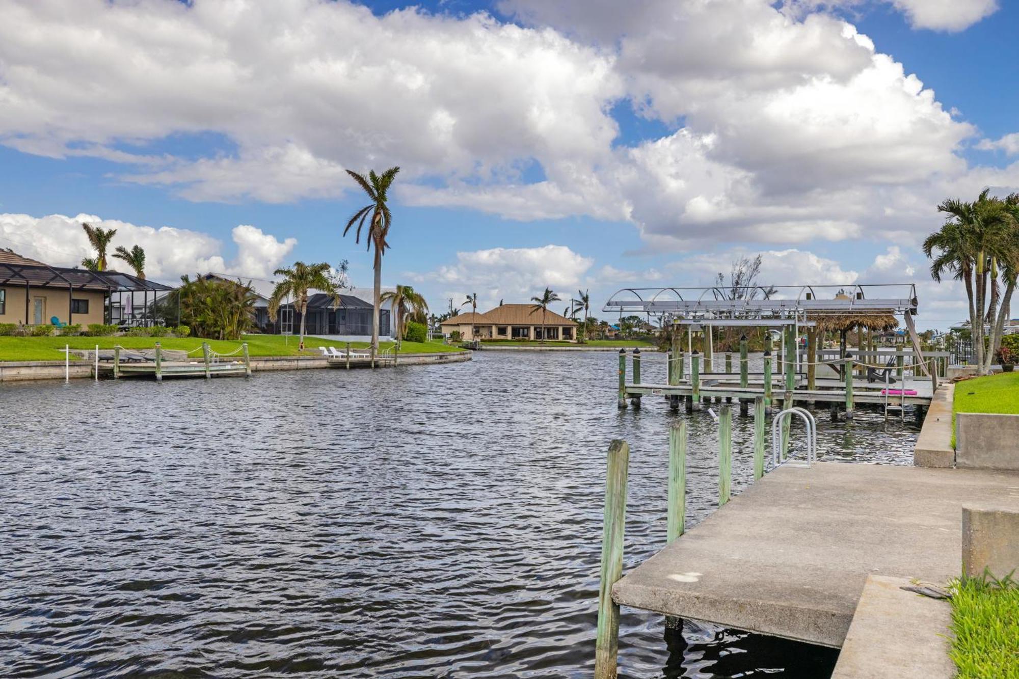 Fully Remodeled Electric-Heated Pool Home On Gulf-Access Canal - Villa Sunny كيب كورال المظهر الخارجي الصورة